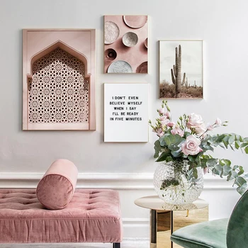 Rožinis fotoaparatas mergina Maroko durys, sienos meno tapybos drobės plakatai ir spausdina kaktusas šiuolaikinio stiliaus kambarį sienos nuotraukas