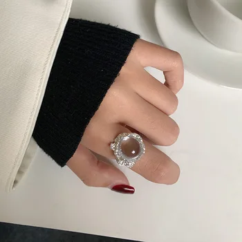 Paprastumas Tekstūros Geometrija, Žiedas, Papuošalų Nišą Dizainas Šviesos Prabanga Spalvinga Baltas Stiklas Labradoras Psichikos Reguliuojamas Žiedai