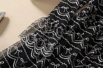 Pavasario 2020 m. Europos ir Amerikos moterų drabužiai Ragų rankovės ilgos rankovės Nėriniai siuvinėjimo lanką Madinga juoda suknelė