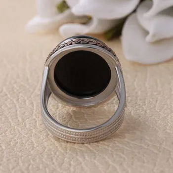 2020 Naujas S925 gryno sidabro vyrų žiedas Europos ir Amerikos paprasta vyrų žiedas sklandžiai apvalios veido natūralaus juodo akmens žiedas, skirtas Žmogus