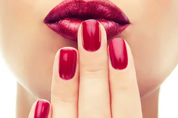 Custom print sienos meno audinio plakatas moteris seksuali raudonos lūpos ir nagai, close-up PSG115 kambario dekoro namų puošybai (rėmas yra)