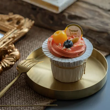 Pyragas modelis viršų skrybėlę popieriaus taurės modeliavimas netikrą kremas gurmanų fotografavimo rekvizitai desertas stalo langą scenos išdėstymas apdaila